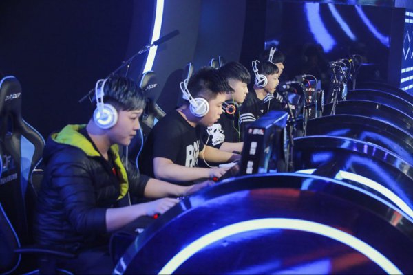 但任何形式 但任何形式