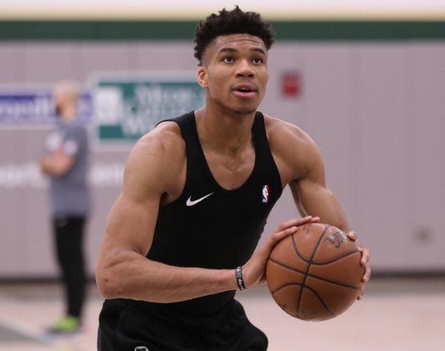 科比追逐乔 科比追逐乔